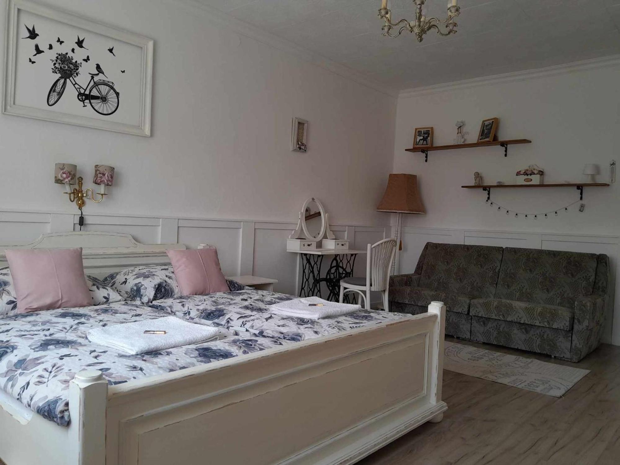 Edina Vintage Vendeghaz Apartment โมชนมายารูวาร์ ภายนอก รูปภาพ