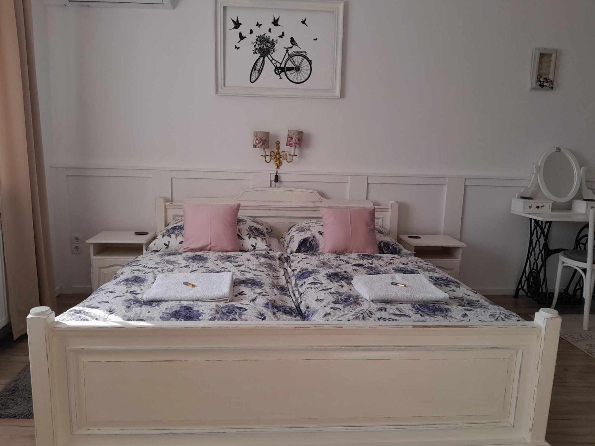 Edina Vintage Vendeghaz Apartment โมชนมายารูวาร์ ภายนอก รูปภาพ